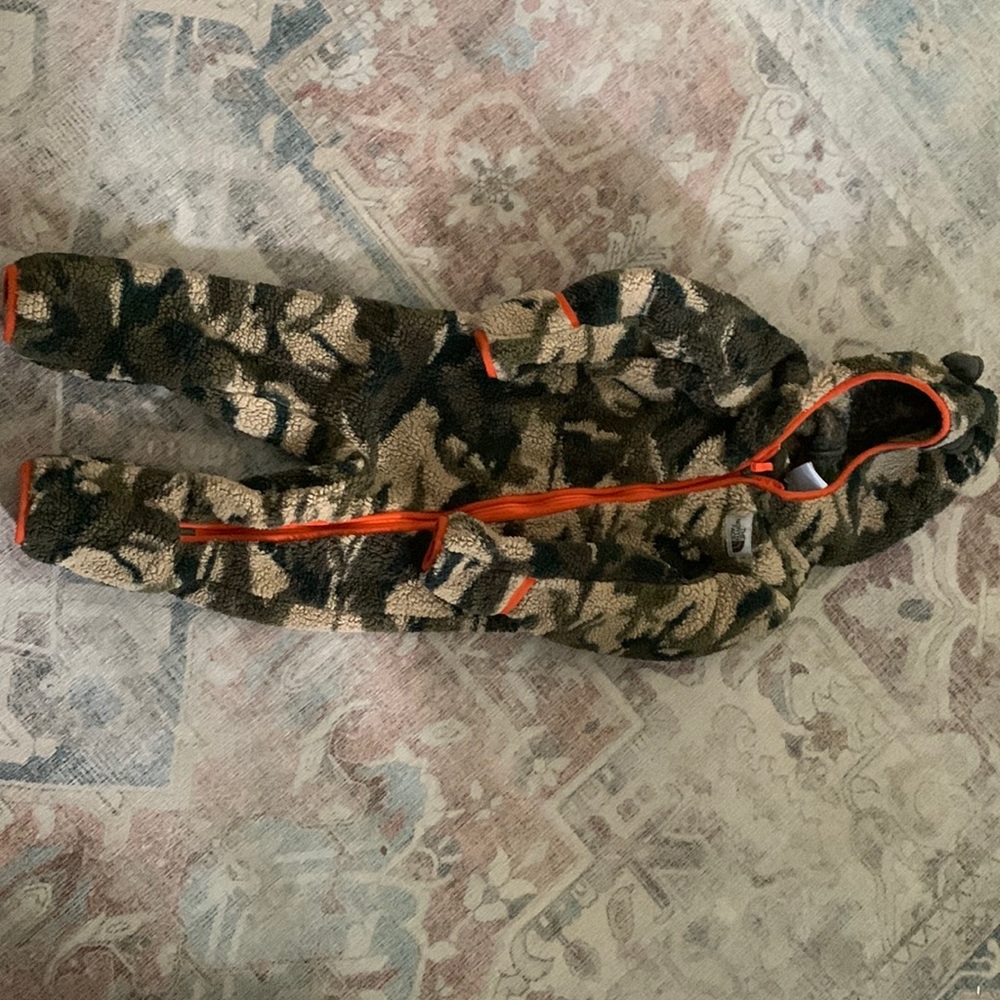 North face one piece baby size 18-24